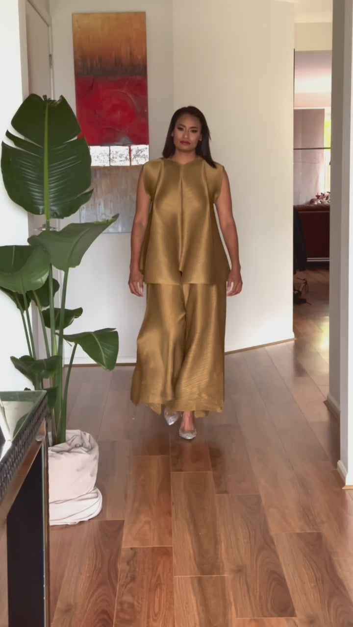 Aurora Gold Sleeveless and Miyake Pleats Set